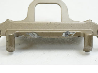 Vänster sida på Instrumentpanelsfäste från en Ducati Streetfighter S -2011 motorcykel.