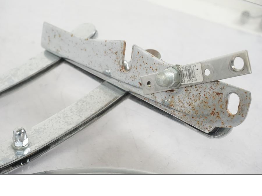 Snett nerifrån på Vindruta från en Suzuki VL 800 -2002 motorcykel.