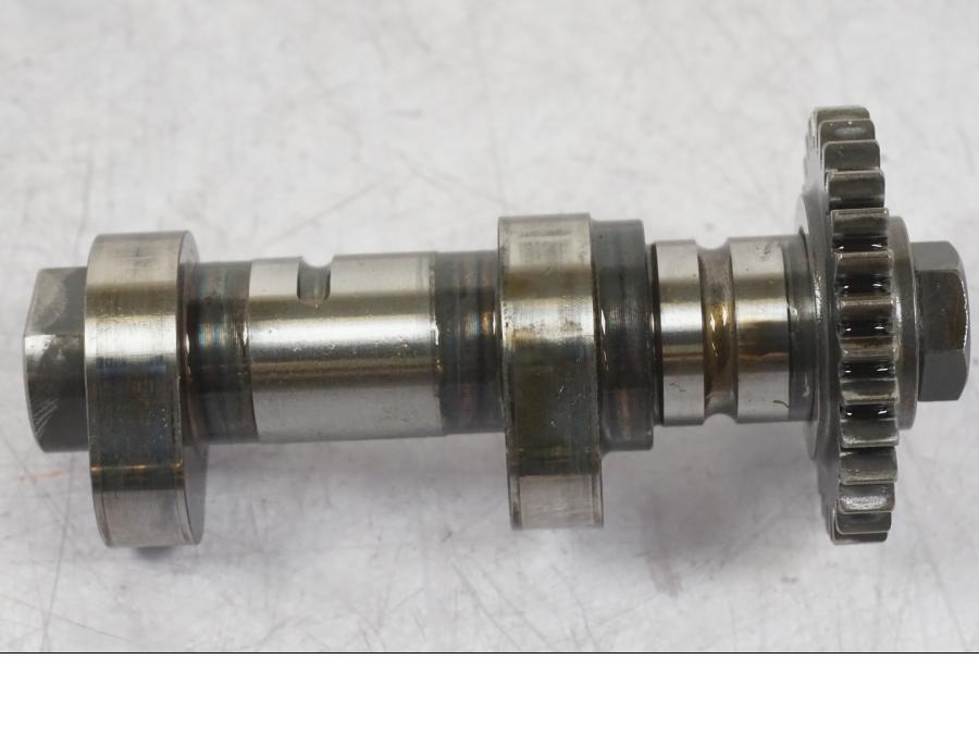 Vänster sida på Kamaxel från en BMW R 1200 GS -2018 motorcykel.