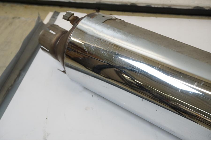 Snett uppifrån på Ljuddämpare från en Honda GL 1800 -2004 motorcykel.