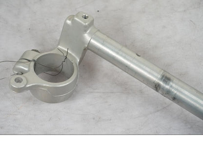 Baksidan på Styre från en Suzuki SV 650 -1999 motorcykel.