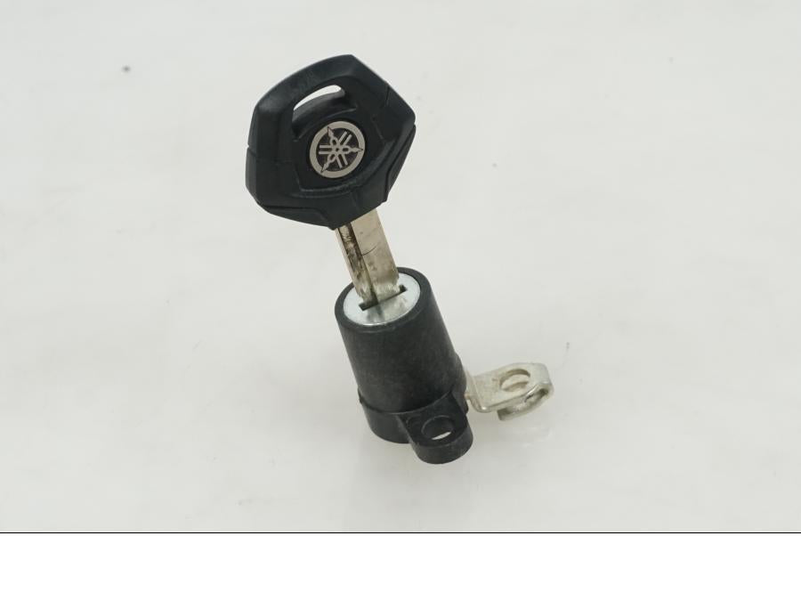 Vänster sida på Låssats från en Yamaha Ténéré 700 Rally -2021 motorcykel.