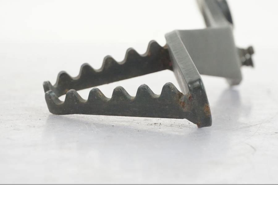 Extrabild1 på Bromspedal från en Triumph Tiger Explorer -2013 motorcykel.