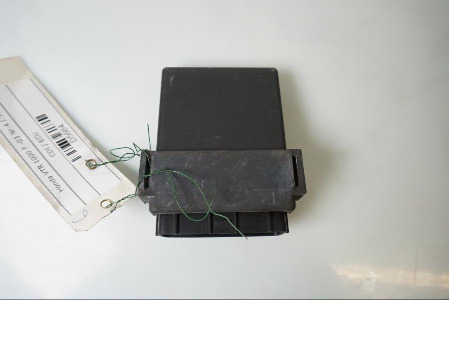 Baksidan på CDI / ECU från en Honda VTR 1000 F -2003 motorcykel.