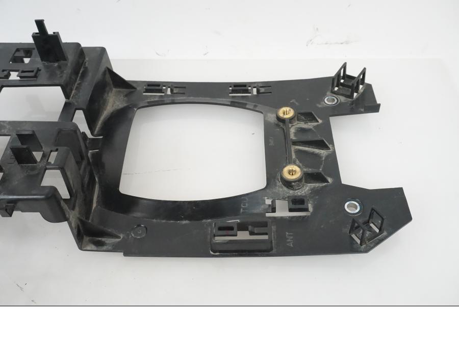 Baksidan på Fästplatta från en H-D Adventure Pan America Special RA1250S -2021 motorcykel.