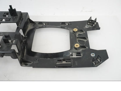 Baksidan på Fästplatta från en H-D Adventure Pan America Special RA1250S -2021 motorcykel.