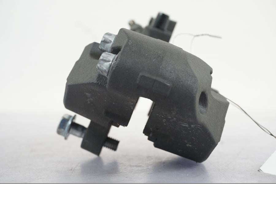 Snett nerifrån på Bromsok från en Kawasaki Z 900 -2019 motorcykel.