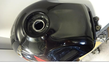 Snett uppifrån på Bensintank från en Honda CBR 900 RR -2000 motorcykel.