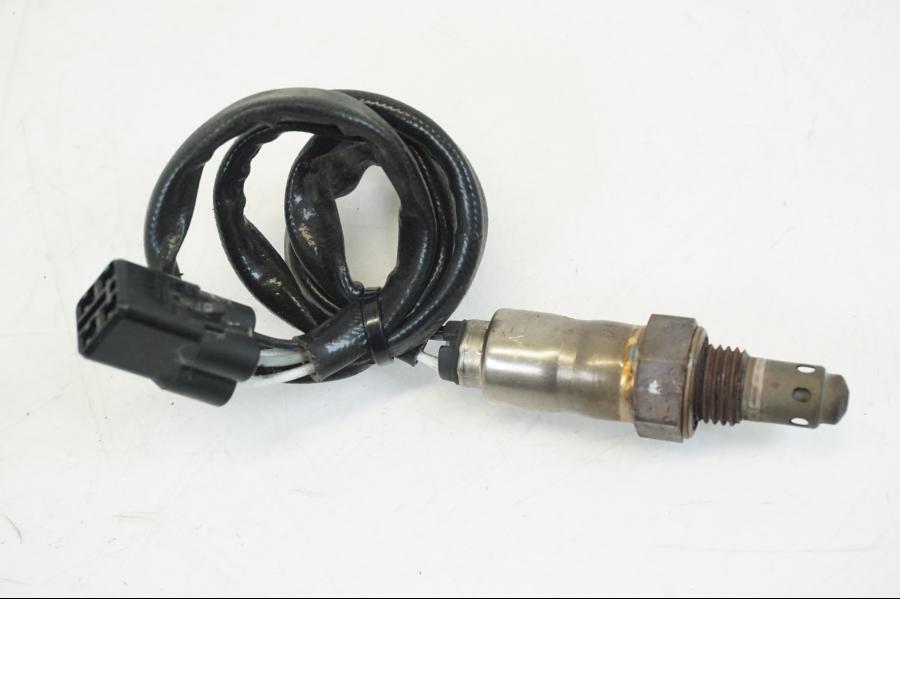 Framsidan på Lambdasond från en Ducati Streetfighter V4 -2020 motorcykel.