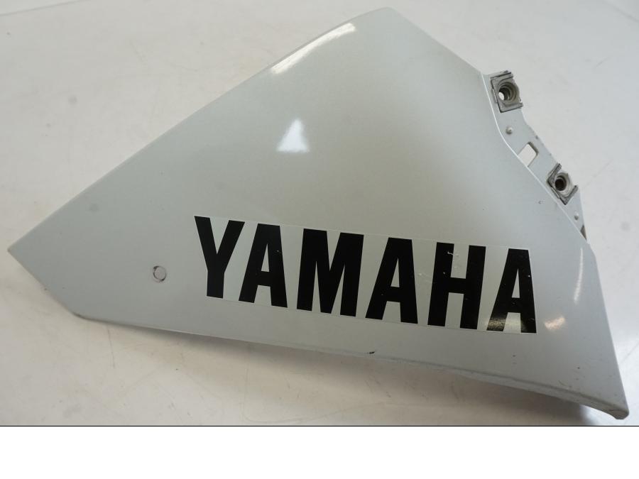 Framsidan på Magkåpa från en Yamaha YZF 1000 R1 -2009 motorcykel.