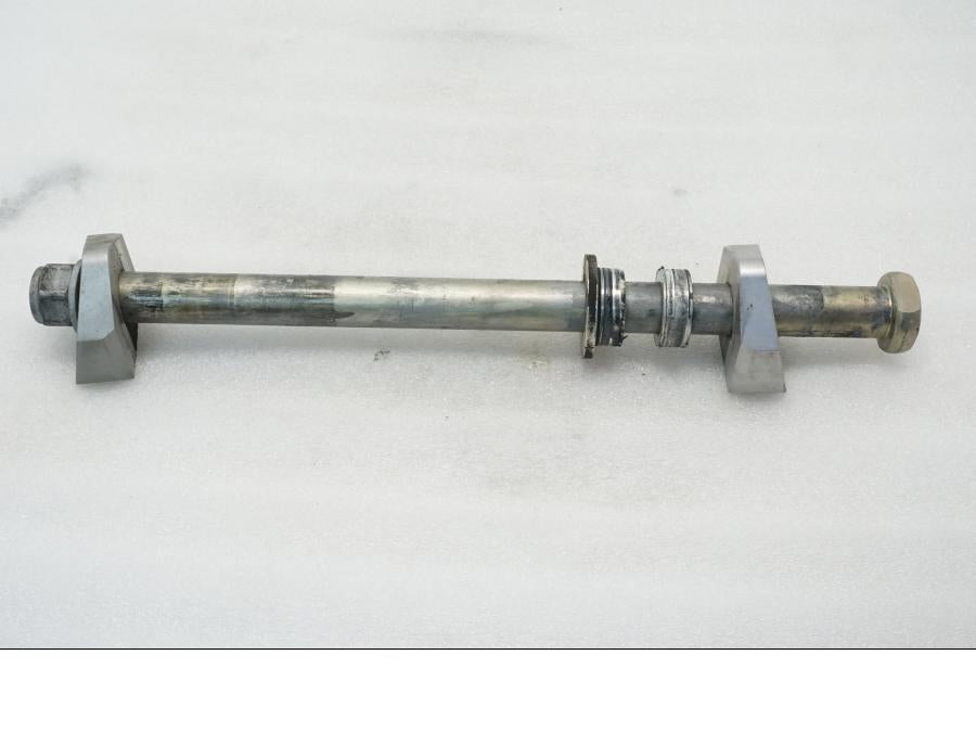 Framsidan på Axel från en BMW F 800 R -2011 motorcykel.