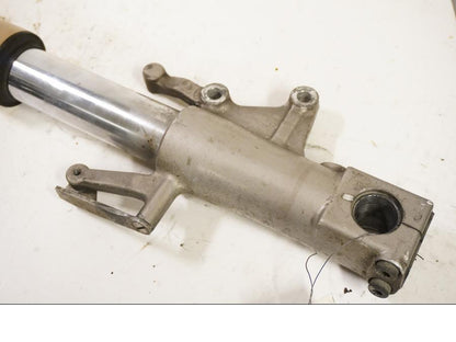 Baksidan på Gaffelben från en Kawasaki ZXR 400 -1993 motorcykel.