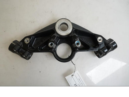 Baksidan på Styrfäste från en BMW K 1200 S -2007 motorcykel.