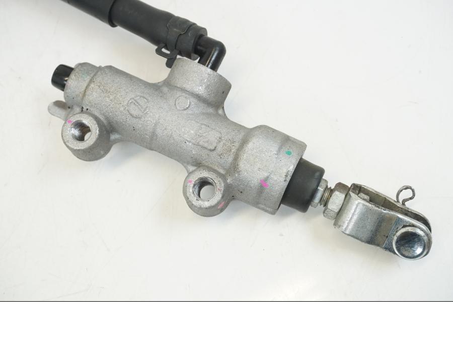 Baksidan på Bromshuvudcylinder från en Kawasaki ER-6F -2016 motorcykel.