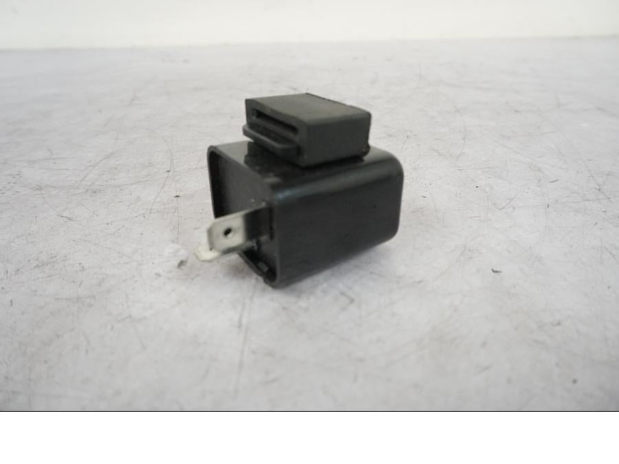 Baksidan på Blinkersrelä från en Yamaha MT 125 -2017 motorcykel.