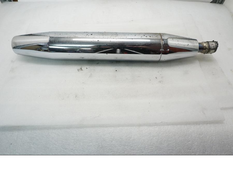 Baksidan på Ljuddämpare från en Yamaha XVS 650 -1999 motorcykel.