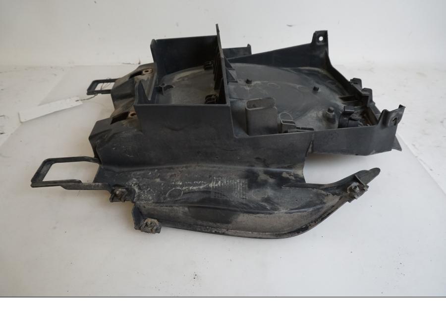Vänster sida på Undertail från en BMW K 1200 S -2007 motorcykel.