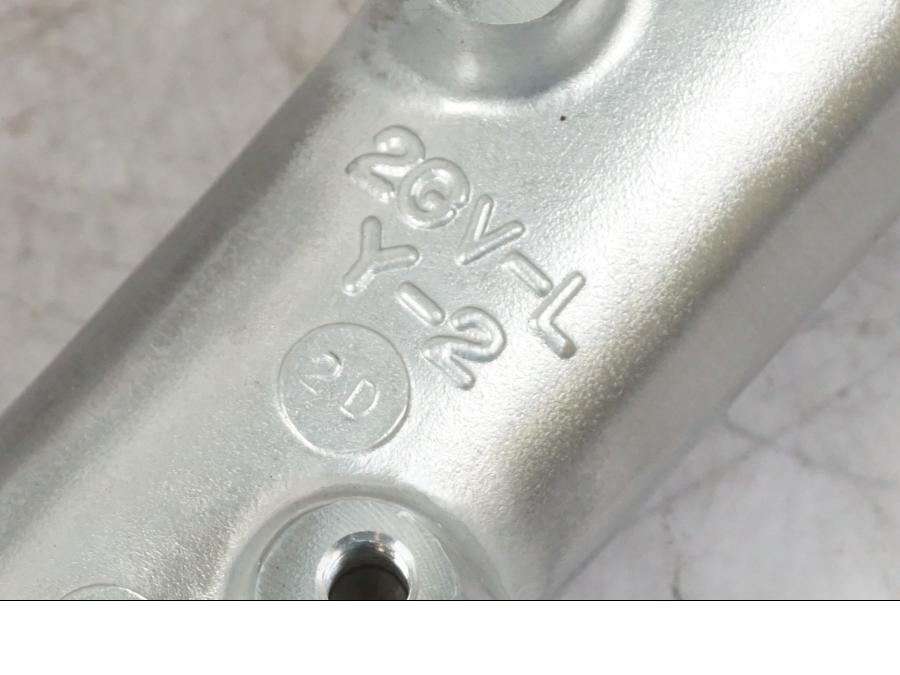 Snett nerifrån på Gaffelben från en Yamaha XV 535 -2001 motorcykel.