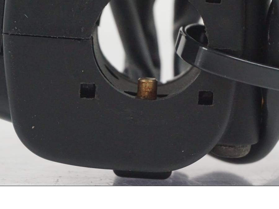 Snett nerifrån på Styrelreglage från en MV Agusta Dragster -2014 motorcykel.