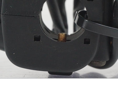 Snett nerifrån på Styrelreglage från en MV Agusta Dragster -2014 motorcykel.