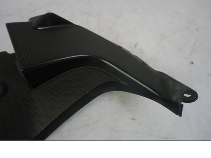 Höger sida på Instrumentkåpa från en Kawasaki ER-6F -2010 motorcykel.