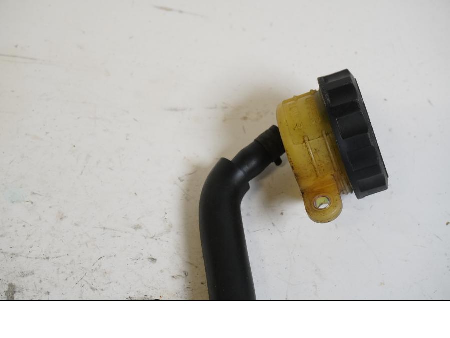 Snett uppifrån på Bromshuvudcylinder från en Honda CB 1300 F -2004 motorcykel.