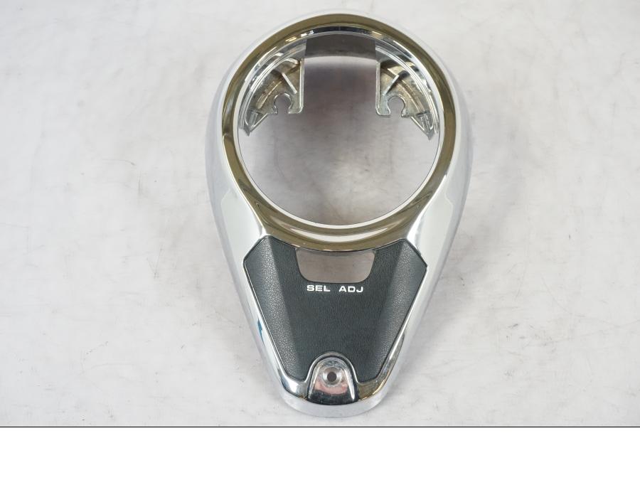 Baksidan på Instrumentkåpa från en Suzuki VL 800 -2002 motorcykel.