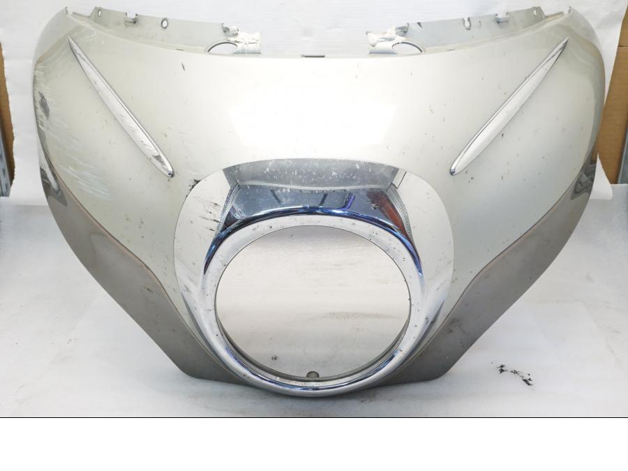 Framsidan på Toppkåpa från en Yamaha XVZ 13TD -1999 motorcykel.