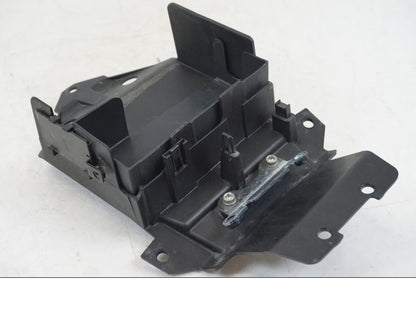 Snett nerifrån på Batterikåpa från en Ducati Streetfighter S -2011 motorcykel.