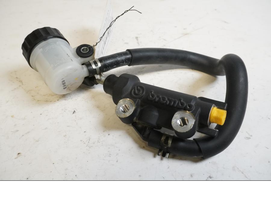 Framsidan på Bromshuvudcylinder från en Yamaha MT-07 Tracer -2016 motorcykel.