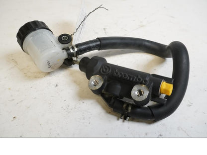 Framsidan på Bromshuvudcylinder från en Yamaha MT-07 Tracer -2016 motorcykel.