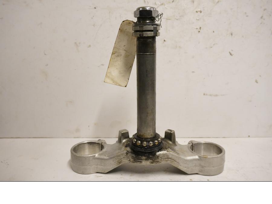 Framsidan på Gaffelkrona från en Yamaha FZ1-SA -2008 motorcykel.