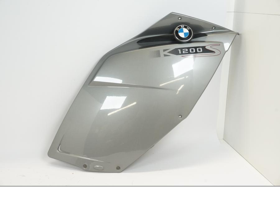 Framsidan på Sidkåpa från en BMW K 1200 S -2006 motorcykel.