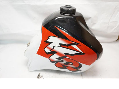 Baksidan på Bensintank från en Yamaha TT 600 R -1997 motorcykel.