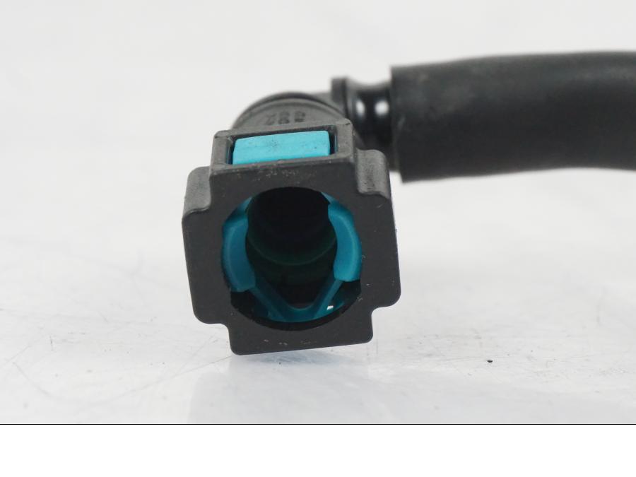 Höger sida på Bensinledning från en Yamaha YZF 1000 R1 -2007 motorcykel.