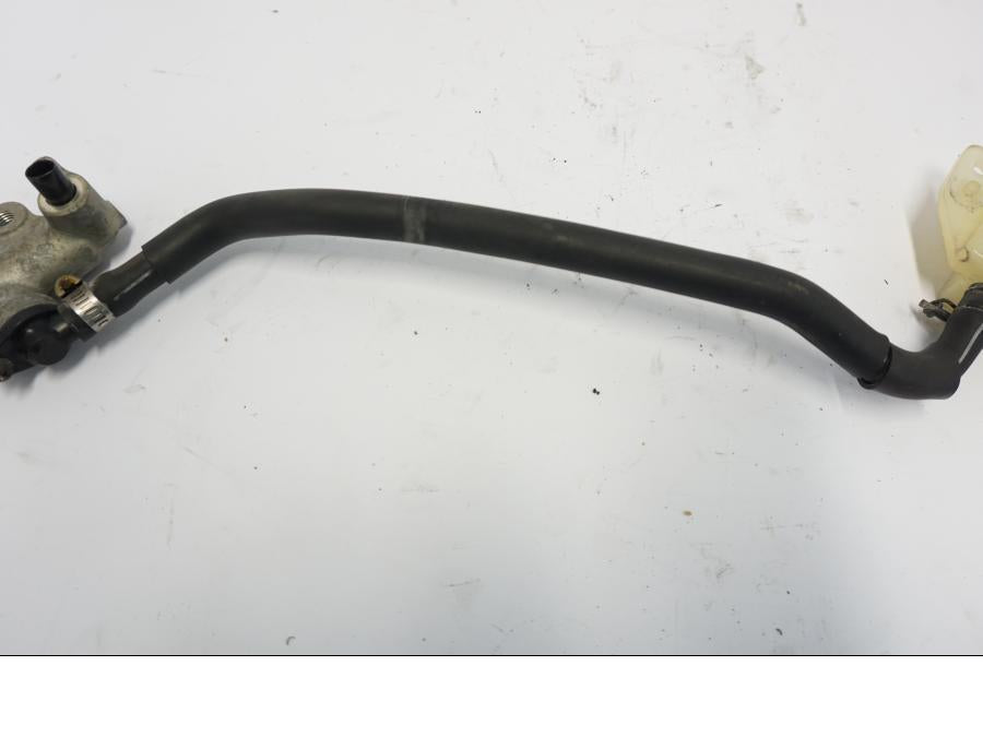 Snett uppifrån på Bromshuvudcylinder från en Suzuki GSX-R 750 -1992 motorcykel.