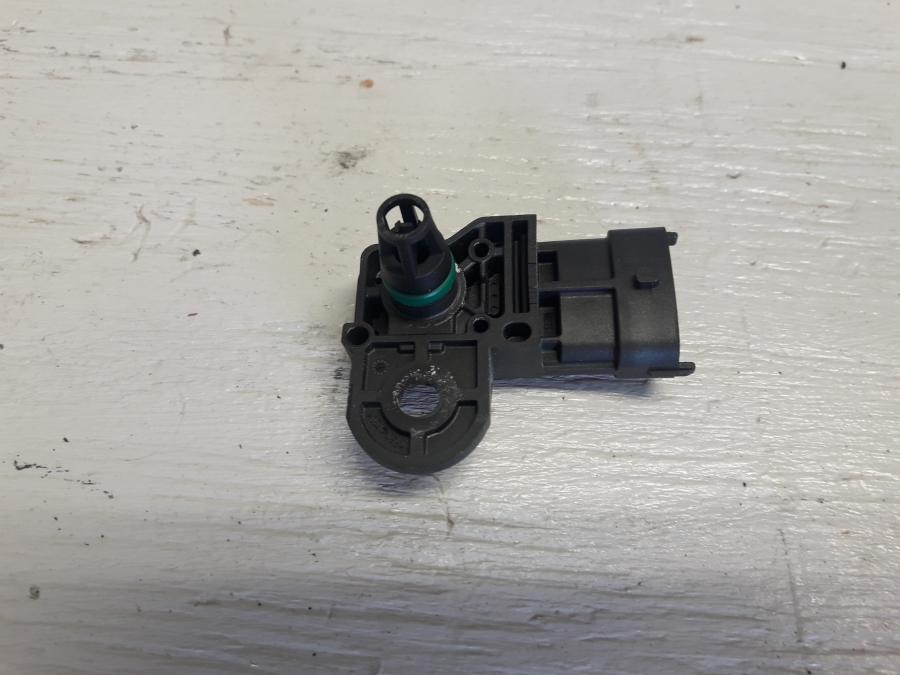 Framsidan på Luftmassemätare från en KTM 125 Duke -2017 motorcykel.