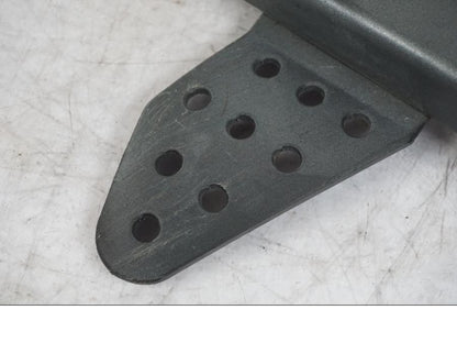 Snett nerifrån på Fotpinnefäste från en Buell 1125 R -2008 motorcykel.