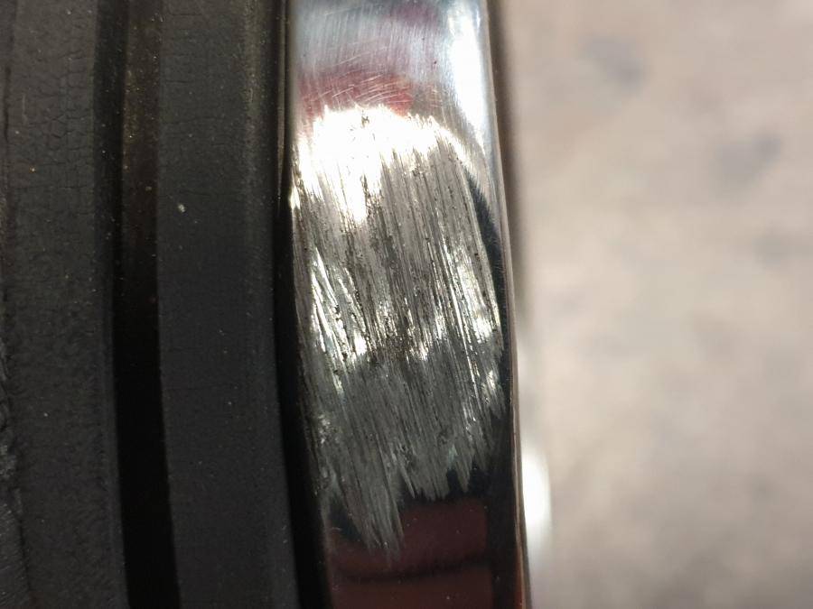 Snett uppifrån på Hastighetsmätare från en Triumph Thunderbird 900 -2001 motorcykel.