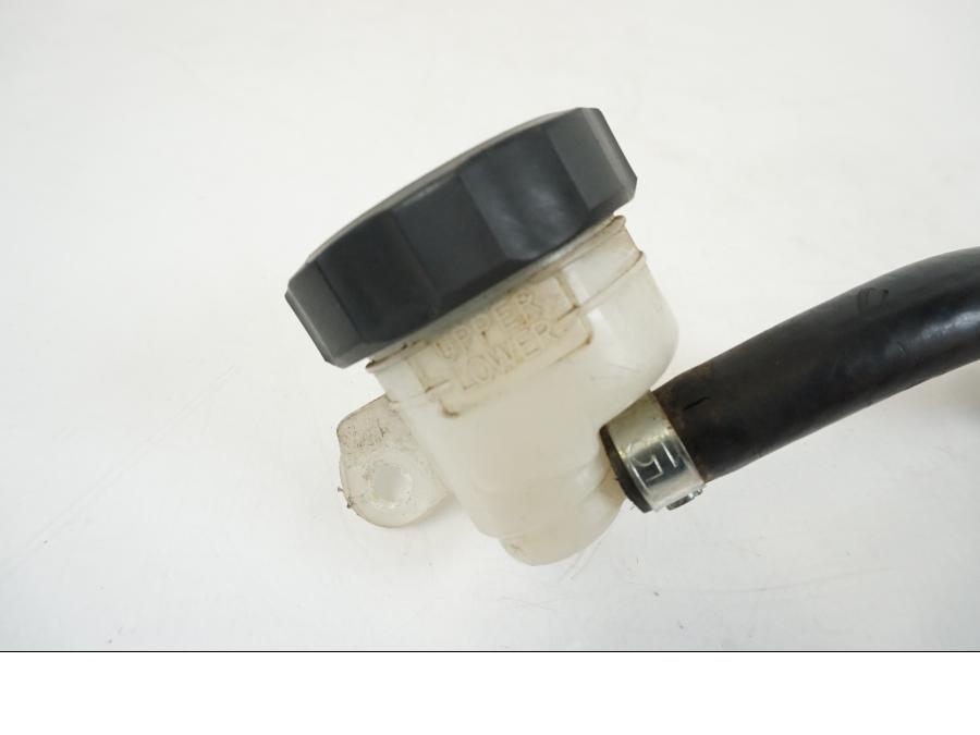 Baksidan på Bromshuvudcylinder från en Suzuki GSX 600 F -1998 motorcykel.