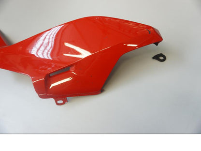 Höger sida på Sidopanel från en Ducati Supersport 939 -2020 motorcykel.