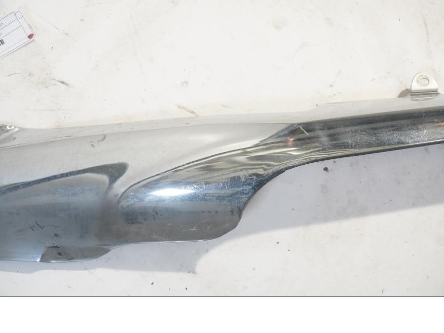 Höger sida på Ljuddämpardekor från en BMW K 1200 LT -2004 motorcykel.