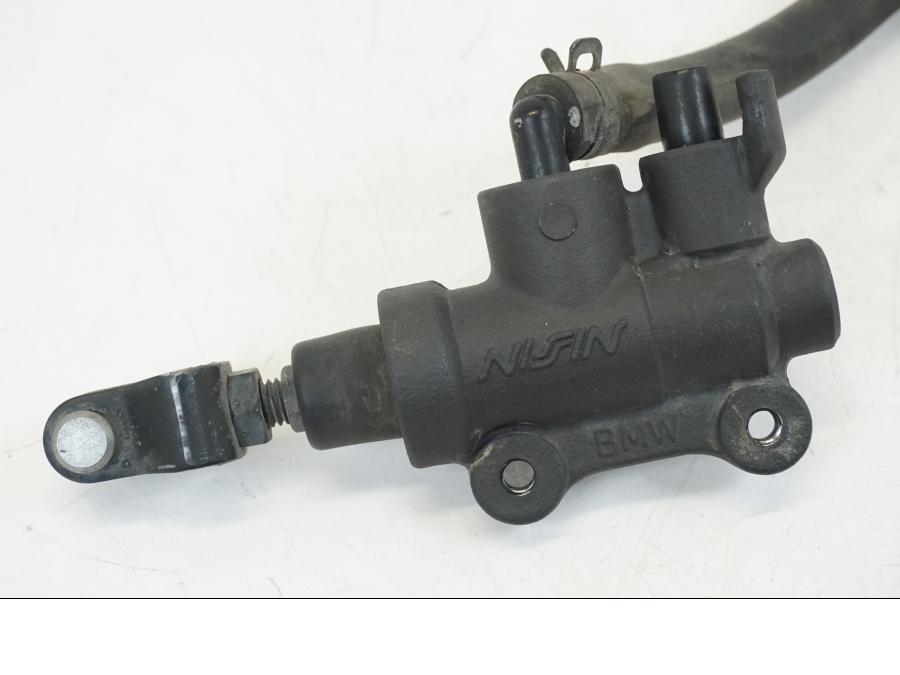 Baksidan på Bromshuvudcylinder från en BMW R 1250 GS -2019 motorcykel.