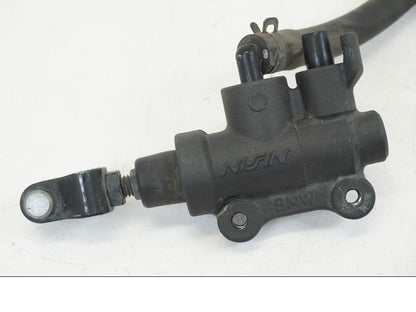 Baksidan på Bromshuvudcylinder från en BMW R 1250 GS -2019 motorcykel.