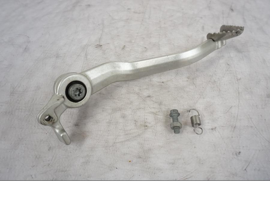 Framsidan på Bromspedal från en KTM 690 Duke -2014 motorcykel.