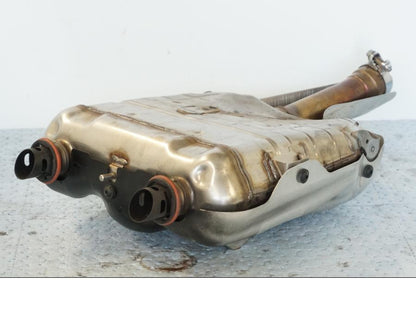 Snett nerifrån på Ljuddämpare från en Suzuki GSX 1300 BK -2008 motorcykel.