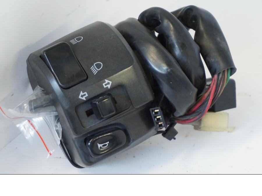 Framsidan på Styrelreglage från en Kawasaki ZR-7 -2001 motorcykel.