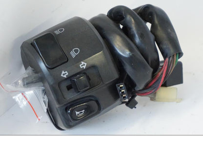 Framsidan på Styrelreglage från en Kawasaki ZR-7 -2001 motorcykel.