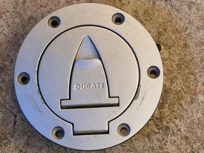 Höger sida på Låssats från en Ducati Multistrada 1260 -2019 motorcykel.