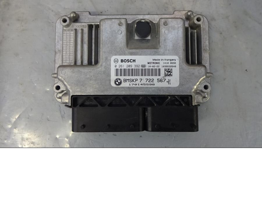 Vänster sida på Motronic styrenhet från en BMW F 800 ST -2010 motorcykel.